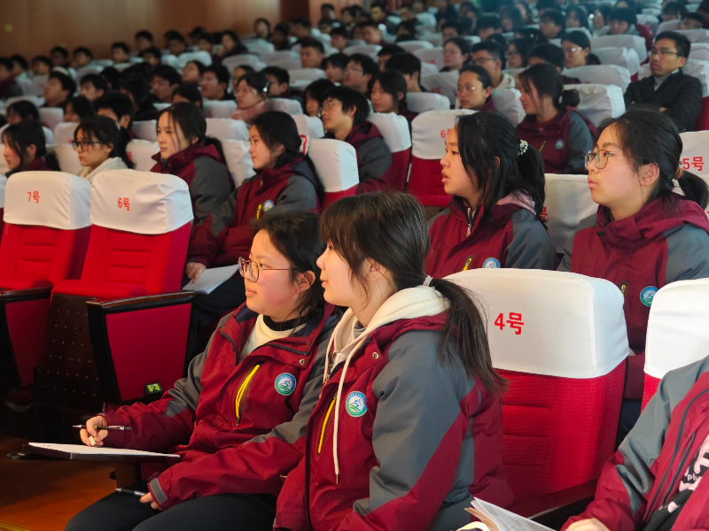 青春逐梦正当时,挺膺担当展芳华